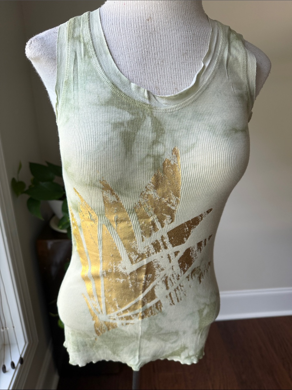 Sleeveless Light Green Tie-Dye Ribbed Tank with Gold Leaf Print